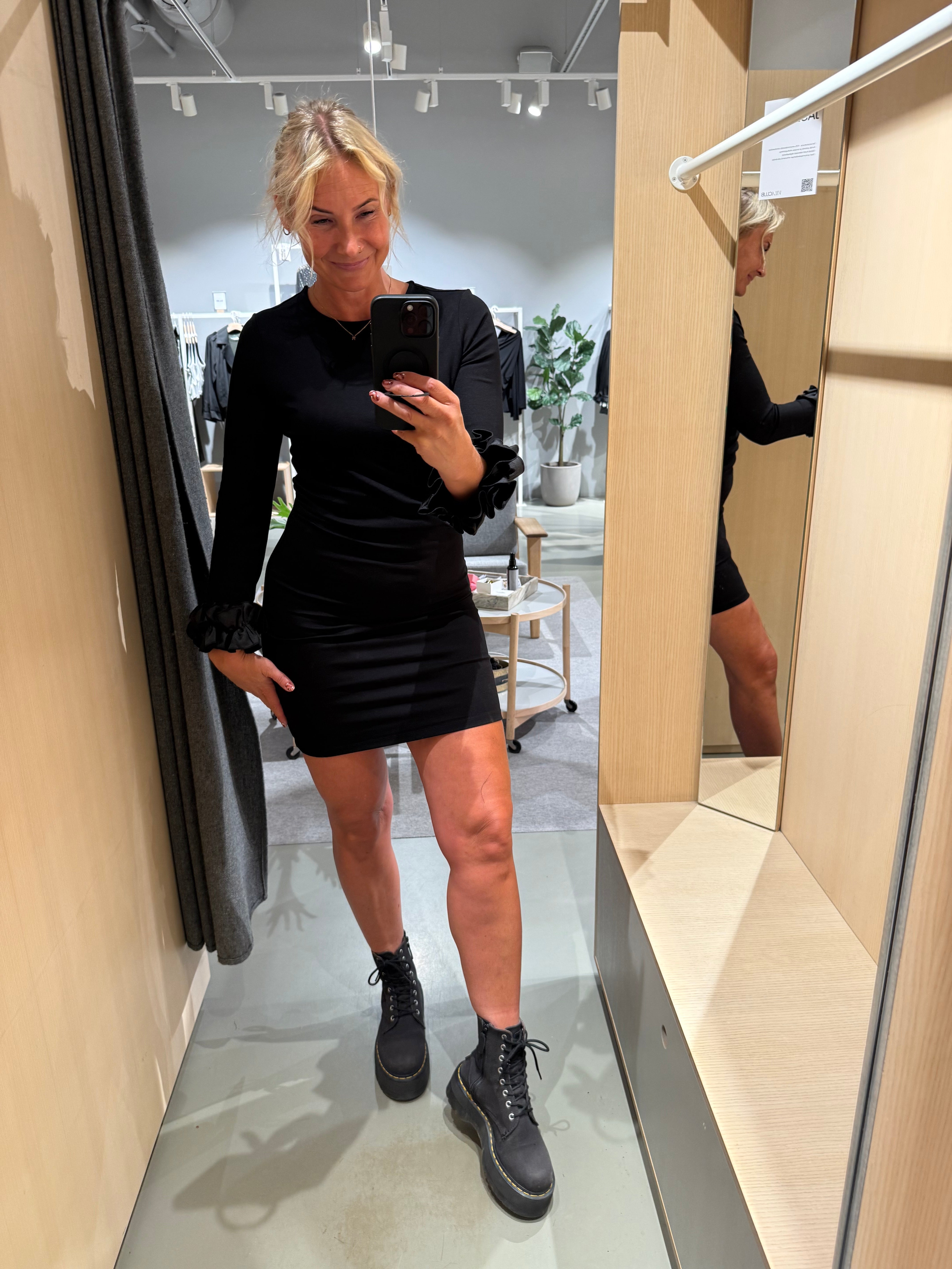 VILISSE Short Dress - Black Beauty